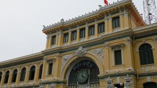 大聖堂の隣です