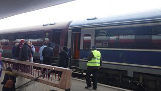 ルーマニアの鉄道はクリスマスも運行しています