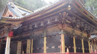 ミニ東照宮の雰囲気。「ひざこぞう」と破魔矢の発祥の地