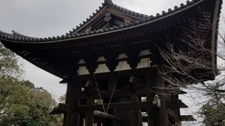 鐘楼も梵鐘も国宝です