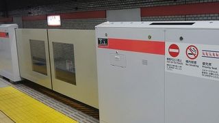 ホームドアのある三田駅