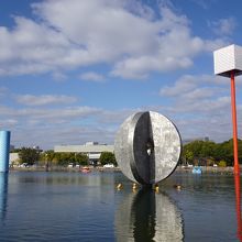 夢の池の噴水。 イサム・ノグチの設計