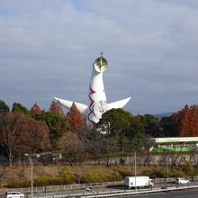 万博記念公園駅から高速道路を越えすぐ