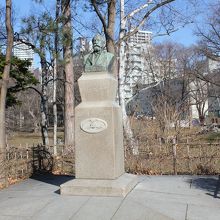 北大にあるクラーク像