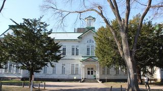 ルネサンス風の存在感ある建物