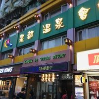 ビルの1階に入口があり、2、3階に客室