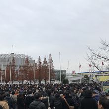 試合終了時の混雑は初詣なみ・・案内誘導は的確でした