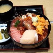 名物ウニ丼と海鮮丼