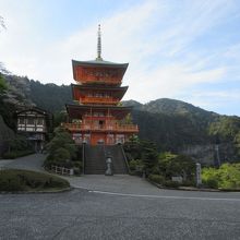 青岸渡寺三重塔。