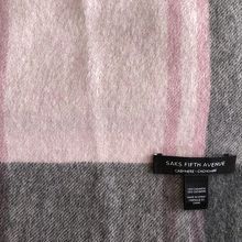 プライベートブランドのカシミアマフラー