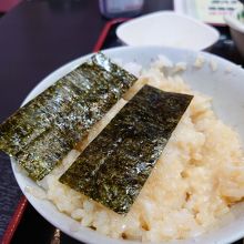 卵かけご飯に味付けのりで頂きます。