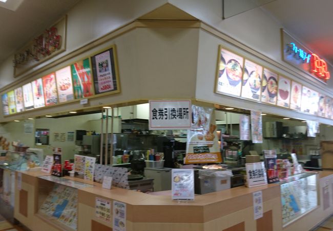 地元のスーパーにあるお店