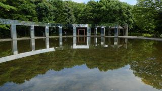 多摩センター駅の正面奥にそびえる