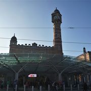 壁画が綺麗で、外観も独特なゲント駅