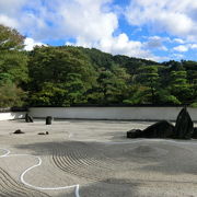 大きな枯山水の庭園