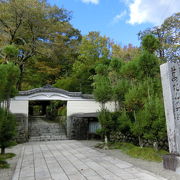 枯山水の庭園が有名