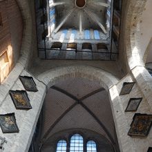 塔の真下に立つと高さを実感できます