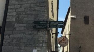 ヴィル通りは賑やかな通りです。