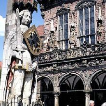 Bremen Rolandローラント像と楯