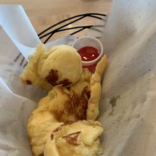 お通しみたいにパンが出てきました。