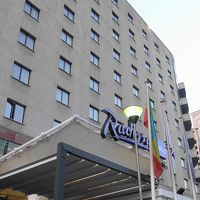 外観はつつましい