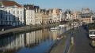 ゲントの見どころのひとつ、レイエ川沿いにギルドハウスが並んでいます