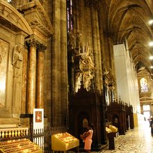 この奥に入口があります