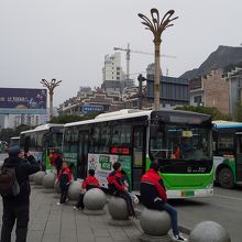 駅前のバス