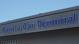 青森空港レンタカーターミナル　送迎車要らず