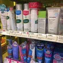 コスメのトレンドがわかるドラッグストアです