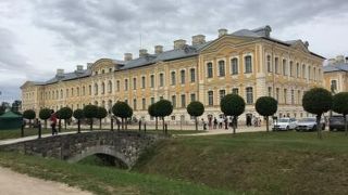 ルンダーレ宮殿の天井の壁画が美しい