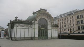 カールスプラッツ駅舎