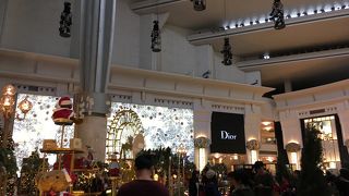 高級店が多いショッピングモール。