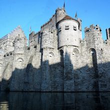 レイエ川クルーズ船から城