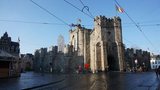 意外に街中にあるお城、内部を見学できます