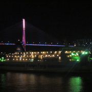 乗船時には見られない、釜山港での出港風景