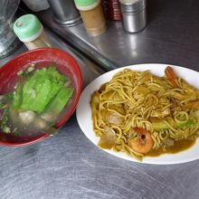 牡蠣スープ、カレー味の麺