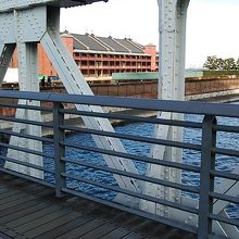 床が木張りにトラス橋といい雰囲気で楽しく渡れました