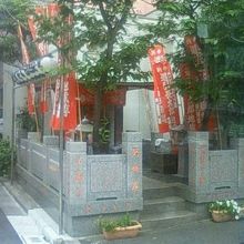 言問通りの交差点角にあるお地蔵様です。