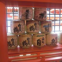 年末時期ということで、樽酒が奉納されていました