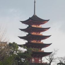 厳島神社方面から眺める五重塔遠景