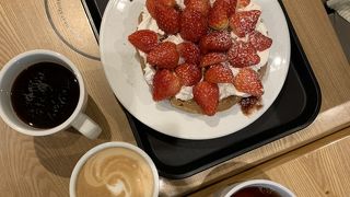 冬はいちごのワッフル！