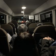 マイクロは満員