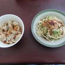 紅油抄手と雛絲涼麺