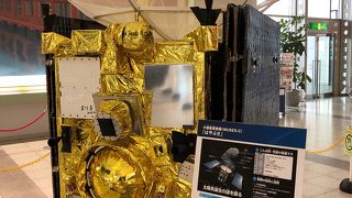 「はやぶさ」展示中の広島空港