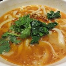 坦々麺　700円