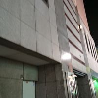 周りは賑やかです