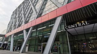 チットロム駅直結の巨大モール