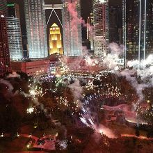 新年カウントダウン花火が打ち上げられるのもこのKLCC公園。