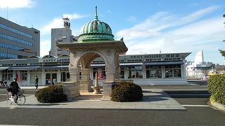 在日インド人救済への感謝と慰霊で建てられたそうです